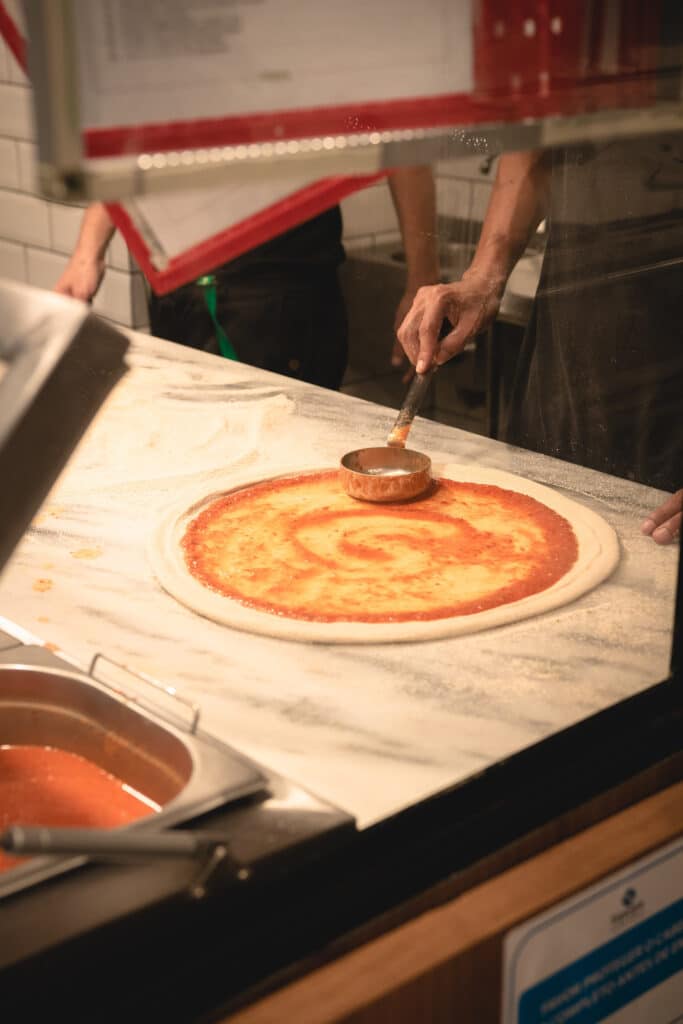 pizzeria-sauce tomate sur pate