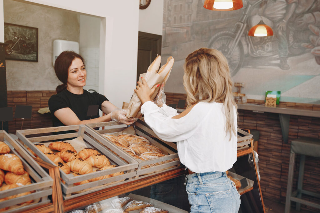 Boulangerie, service de pain à une cliente